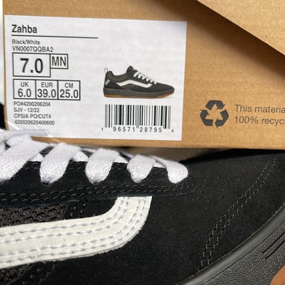 Vans Men’s Zahba
Black/White
VN0007QQBA2
Sneakers - Picture 16 of 16